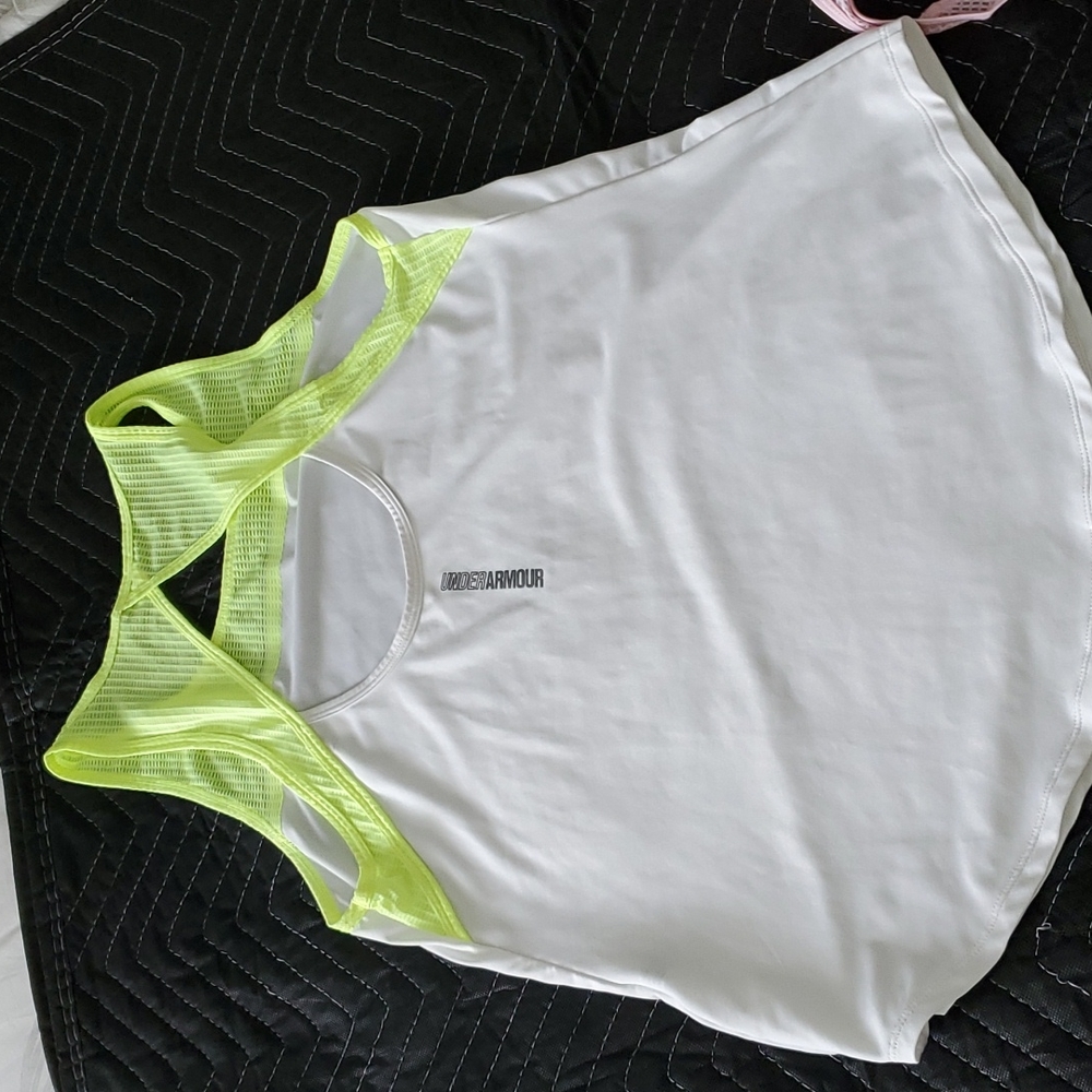 2 Active workout tops - Picture 5 of 6